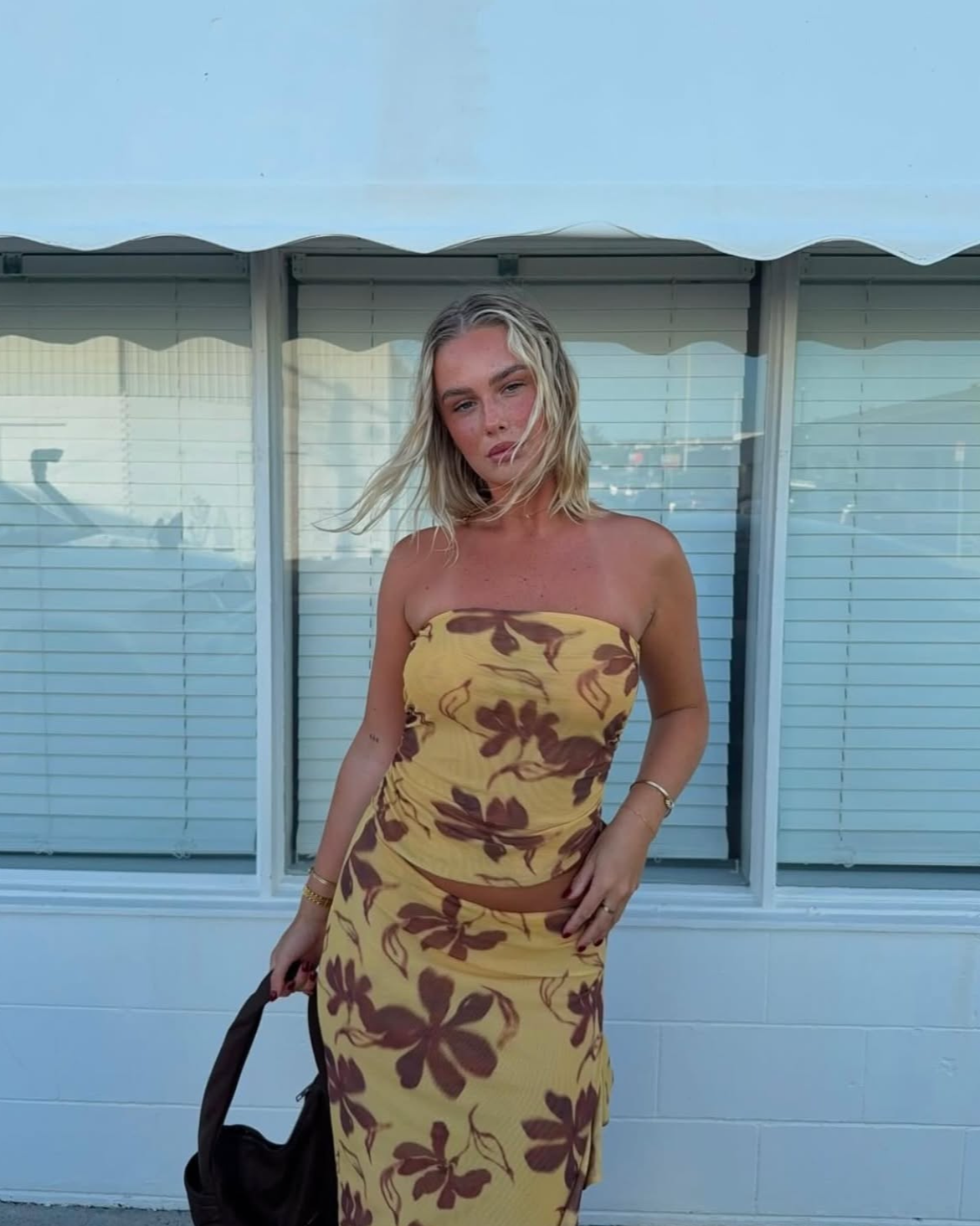 Benni Bindi Maxi Dress in Butter Floral Yellow – Hills Shire Hire Benni Bindi Maxi Dress in Butter Floral Yellow – Hills Shire Hire